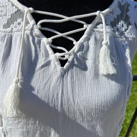 Aeropostale women’s size M tank top with lace, criss cross ties, white - Picture 3 of 6